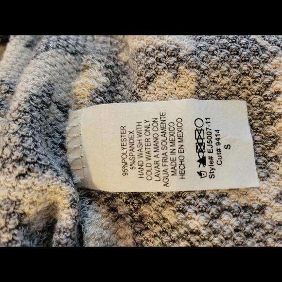 NWOT Heimish USA small grey & cream aztek print long peplum cardigan swester - Picture 4 of 4